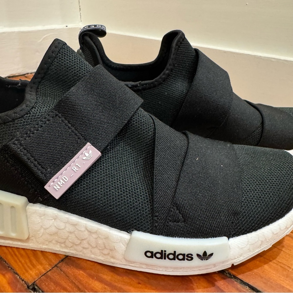 Adidas NMD R 1 Woman’s Black and White Running Sneakers. Size 8.5 - Picture 4 of 9